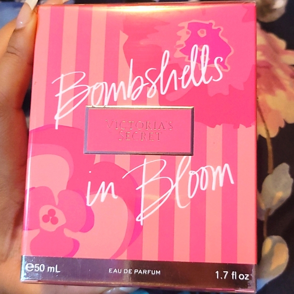 Victoria's Secret Other - Bombshells in bloom perfume